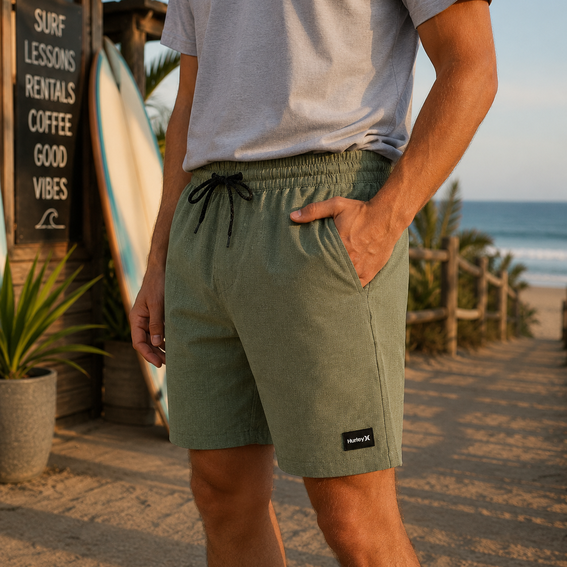 Pantalón Hurley Grizzly 18 verde para hombre en ambiente surf shack lifestyle premium Costa del Sol