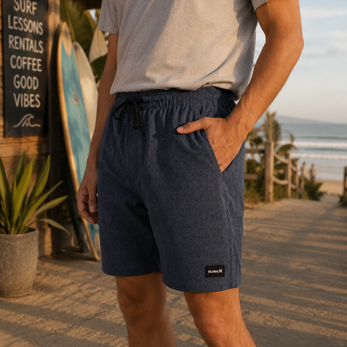 Pantalón Hurley Gym Blue 18 para hombre en surf shack frente al mar estilo surf lifestyle premium