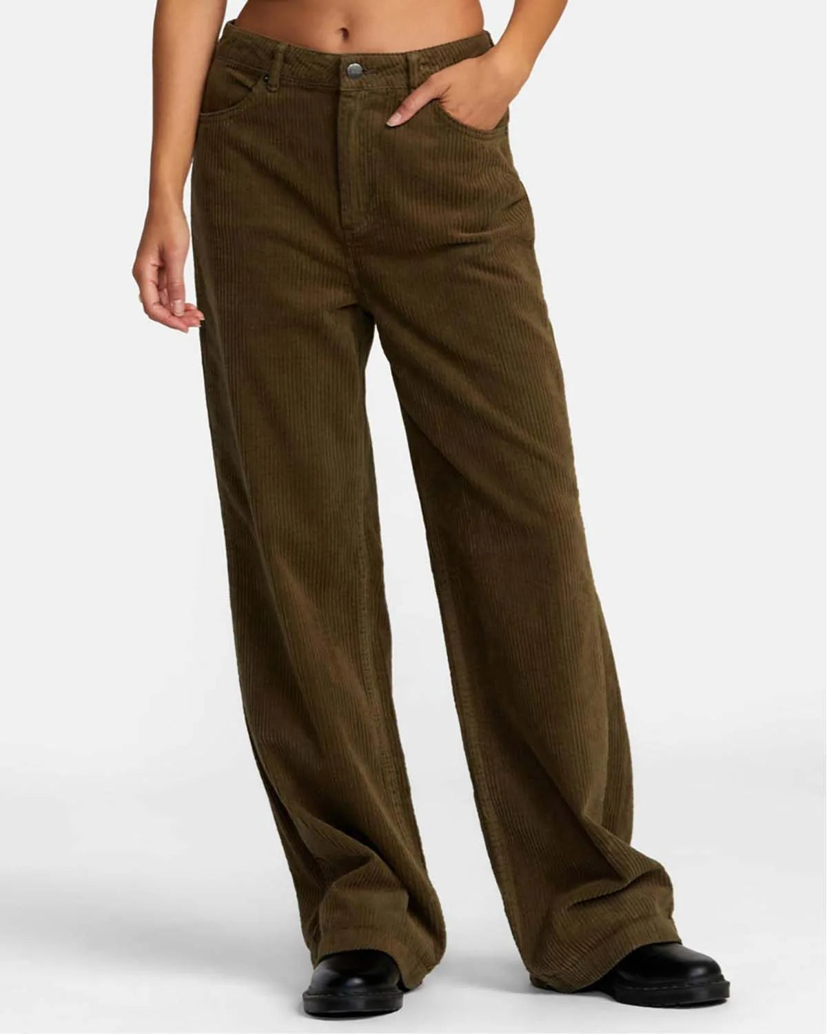 Pantalón RVCA Coco Cord Dark Olive para mujer de pana verde oscuro con corte wide leg