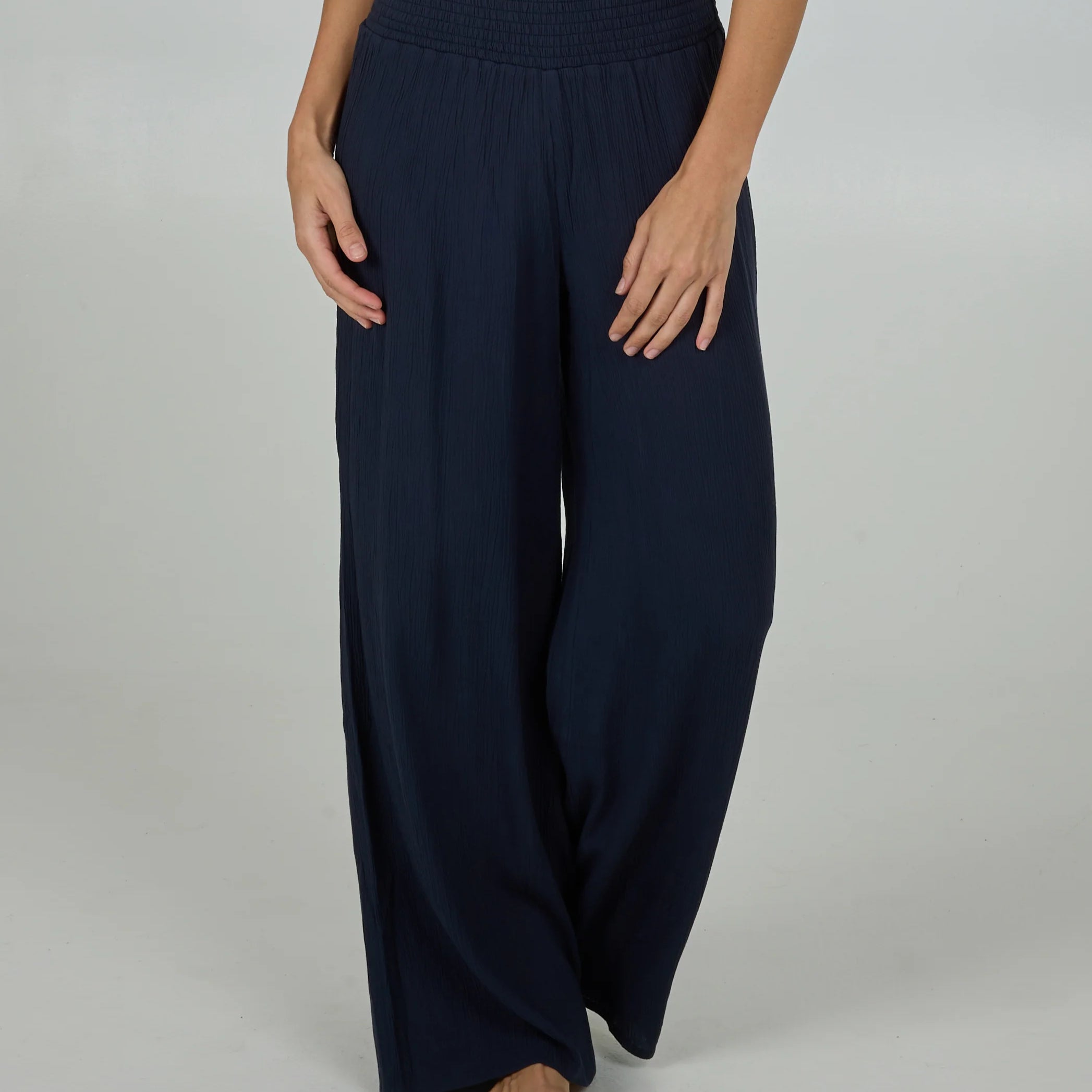 Pantalones Salty Crew Mainland Beach Pant Dark Navy mujer azul marino fluido verano