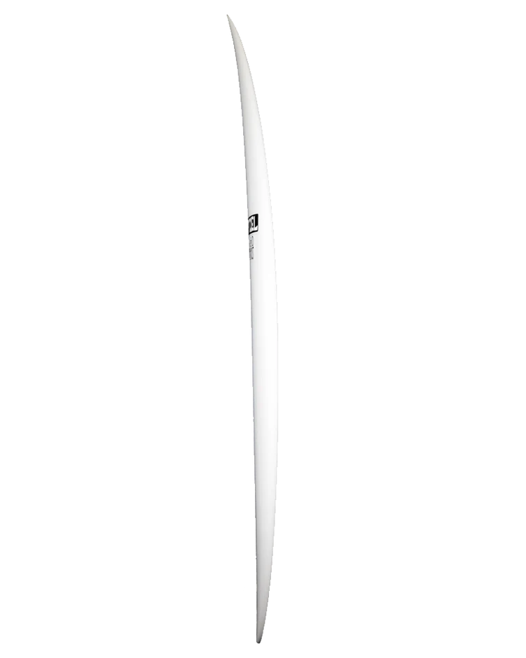 lateral de Tabla de surf Pyzel Ghost en fotografía editorial propia de THE SURF TOWN con ambiente surf premium, mar azul, luz solar diurna y fondo costero lifestyle para destacar uno de los modelos de alto rendimiento más versátiles de Pyzel Surfboards.