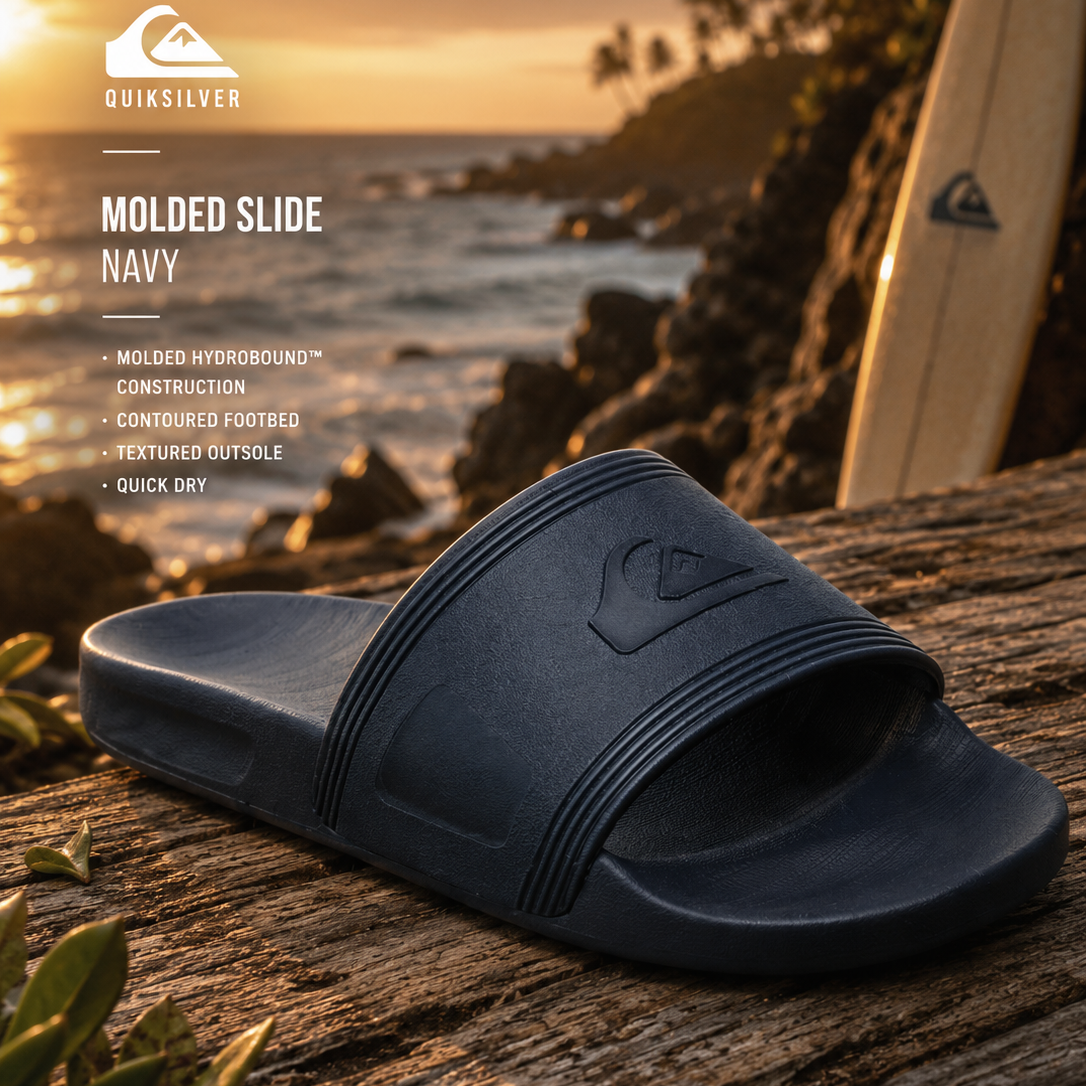 Chanclas Quiksilver Dockyard Indigo de pala para hombre en escenario surf premium sobre madera frente al mar al atardecer
