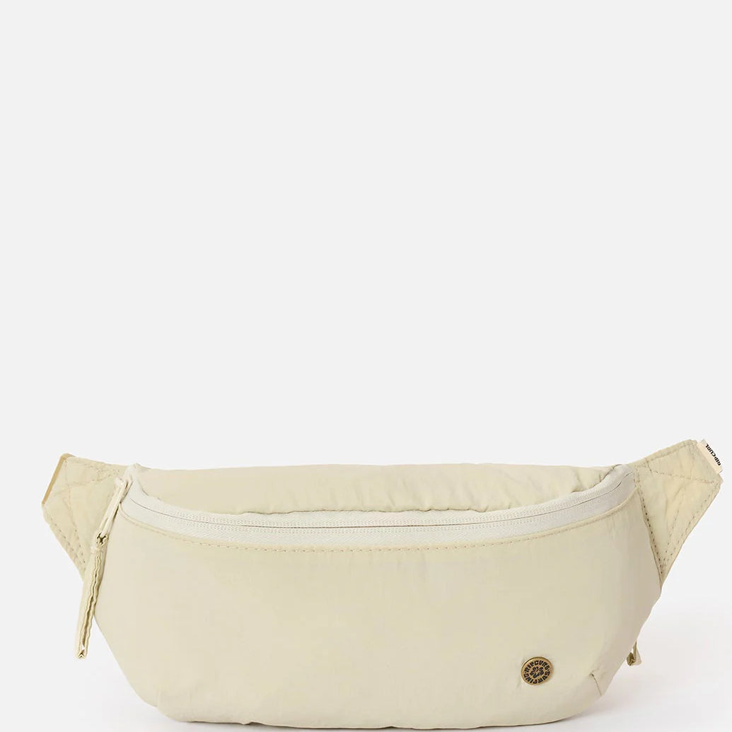 Riñonera Rip Curl Everyday Belt Bag Natural color beige con correa ajustable para uso diario, viajes y estilo surf lifestyle