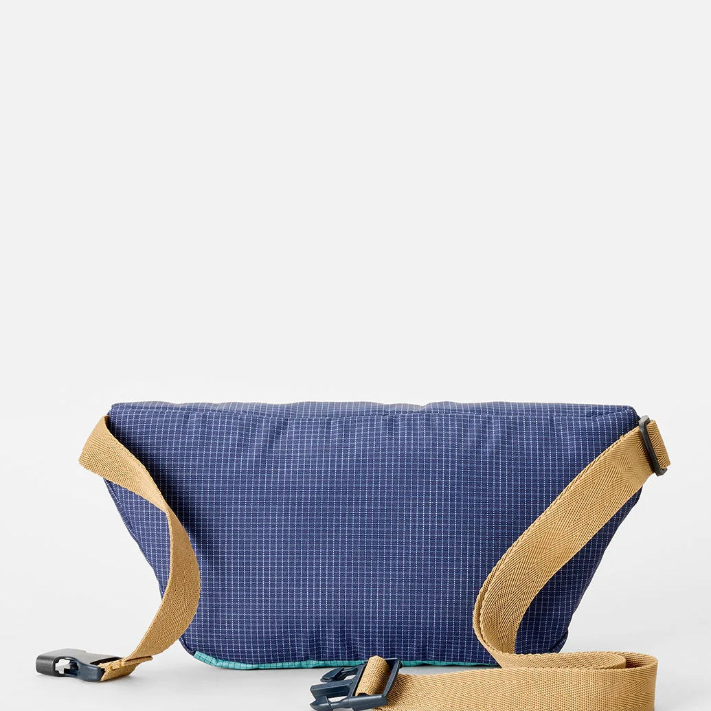 Riñonera Rip Curl Rip Waist Bag Multicolor en tonos azul y turquesa inspirados en el océano para viajes, playa y surf lifestyle