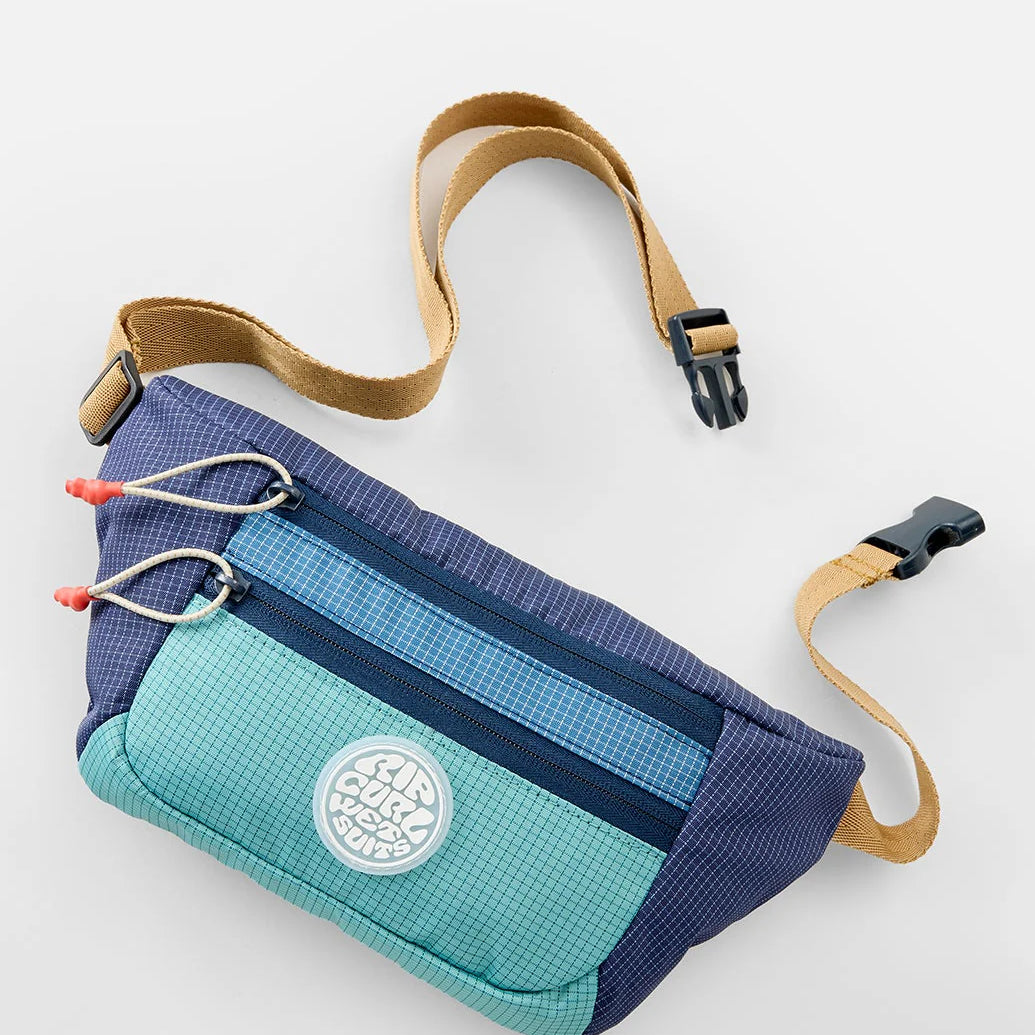 Riñonera Rip Curl Rip Waist Bag Multicolor en tonos azul y turquesa inspirados en el océano para viajes, playa y surf lifestyle