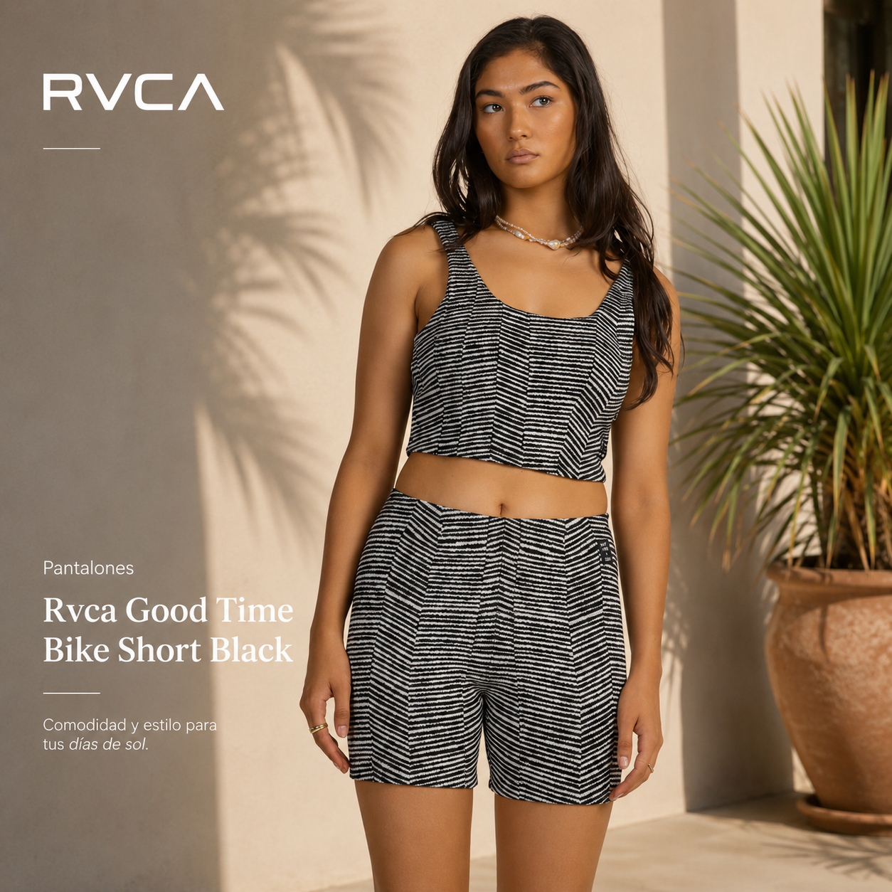 Pantalones Rvca Good Time Bike Short Black de mujer en escena editorial lifestyle premium con luz natural y estética surfwear moderna