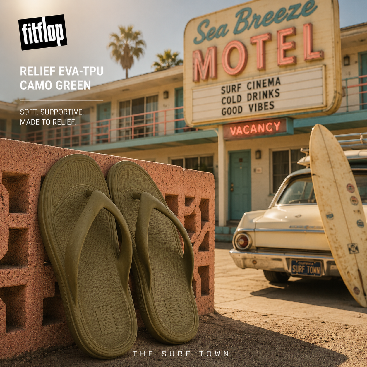 Sandalias FitFlop Relief Eva-Tpu Camo Green para mujer en fotografía propia de THE SURF TOWN con estética motel retro surf cinema y estilo beach lifestyle premium