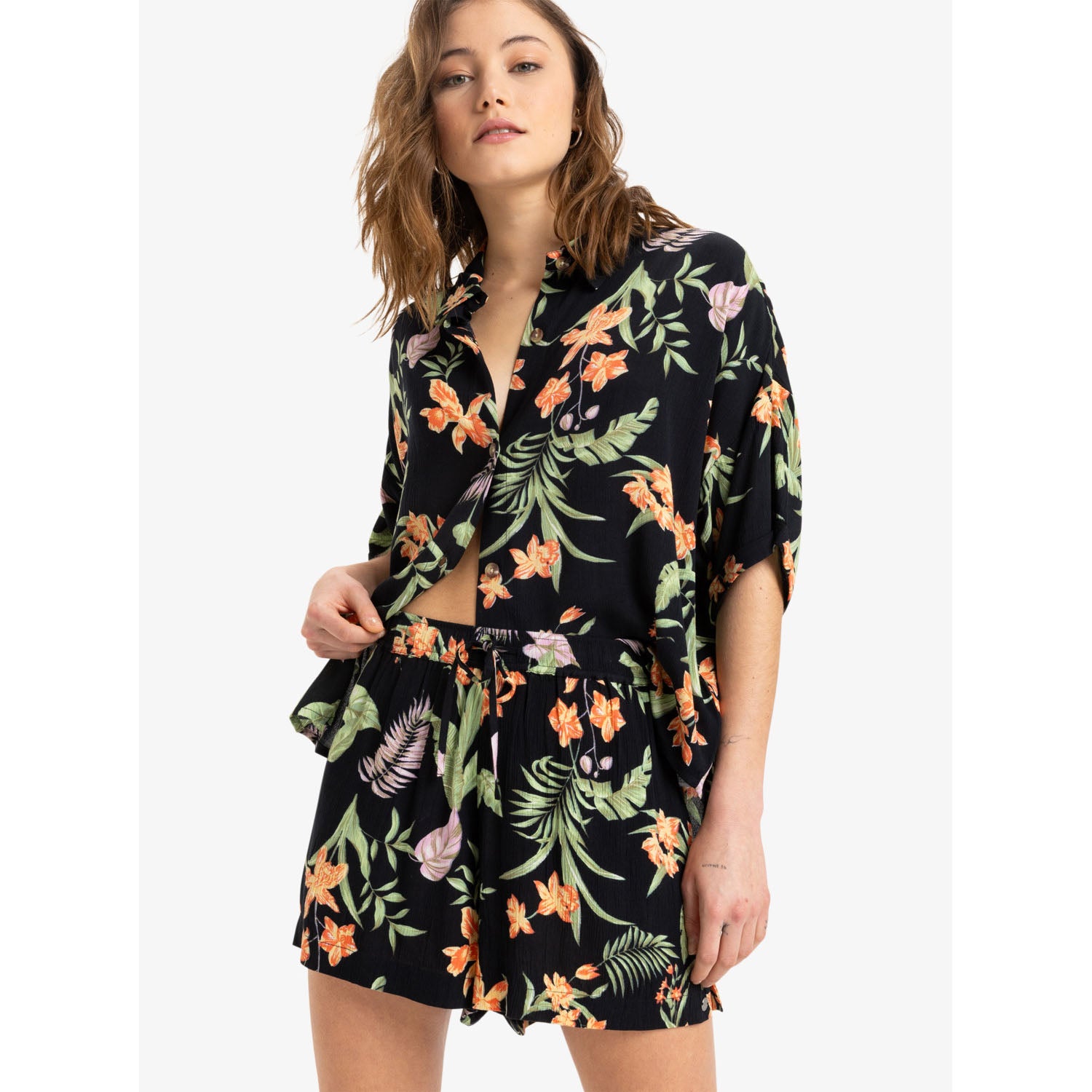 Short ROXY Lekeitio Break mujer con estampado tropical ligero para verano playa