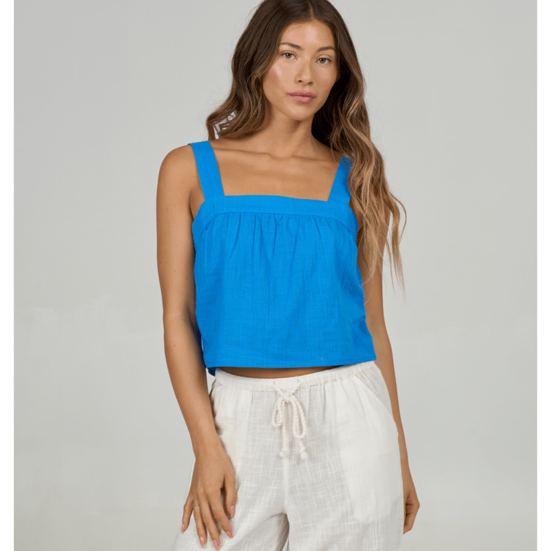 Top Salty Crew Charter Cami Bold Blue para mujer con tirantes, tejido ligero y estilo veraniego inspirado en la moda costera