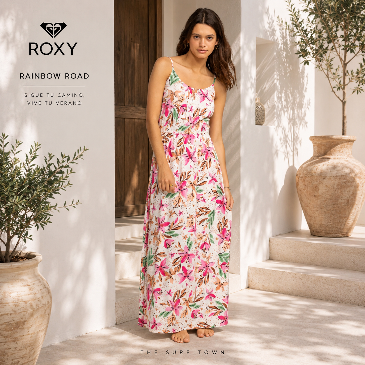 fotografia propia de the surf town vestido roxy de color blanco con flores en tonos rosa y verde mangas de tirantes