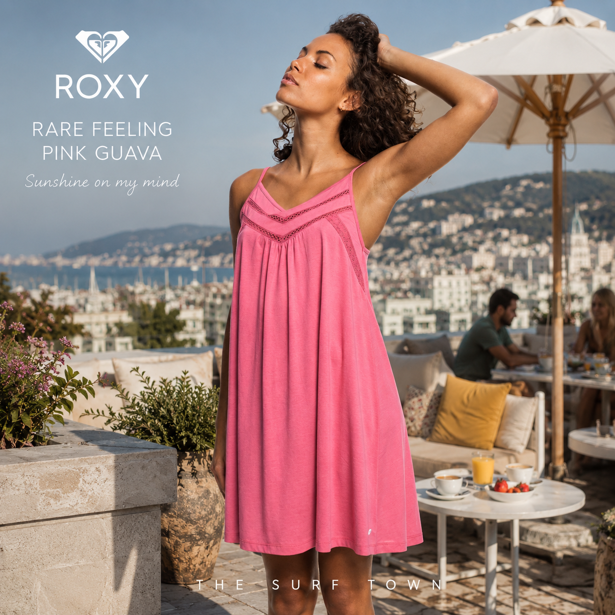 Vestido Roxy Rare Feeling Pink Guava en fotografía editorial propia de THE SURF TOWN en rooftop brunch club premium con vistas a la marina y estilo surf lifestyle femenino