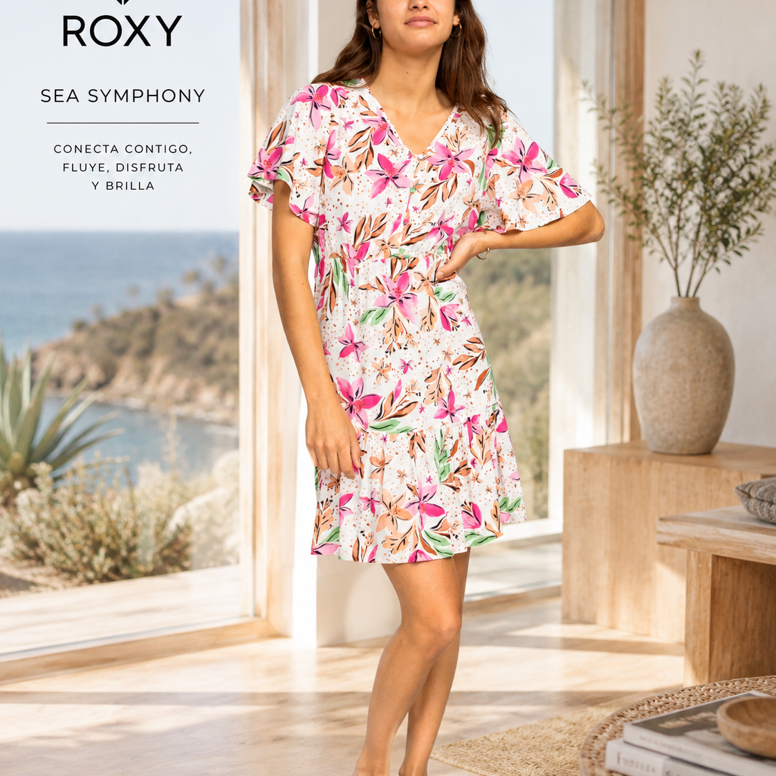 Vestido Roxy Sea Symphony en fotografía editorial propia de THE SURF TOWN dentro de una coastal luxury beach house con vistas al mar y estilo surf lifestyle femenino
