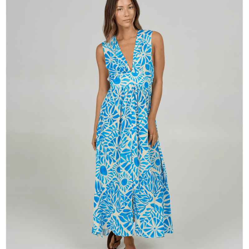 Vestido Salty Crew Windward Maxi Dress Bold Blue para mujer con estampado tropical azul y blanco, corte largo y estilo costero veraniego