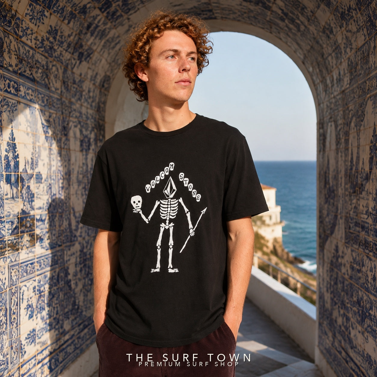 Camiseta Volcom Felix Skull BLK en editorial premium The Surf Town