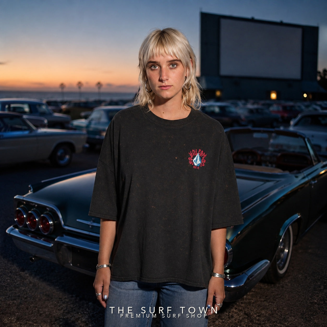 Camiseta Volcom Voltrip Vintage Black en autocine costero - editorial The Surf Town