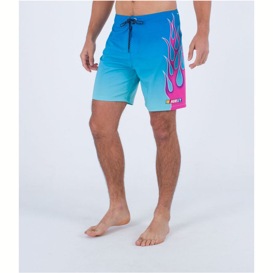 Bañador Hurley Phantom-Eco NASCAR azul con diseño racing, tejido elástico y secado rápido, ideal para playa, piscina y estilo urbano de verano