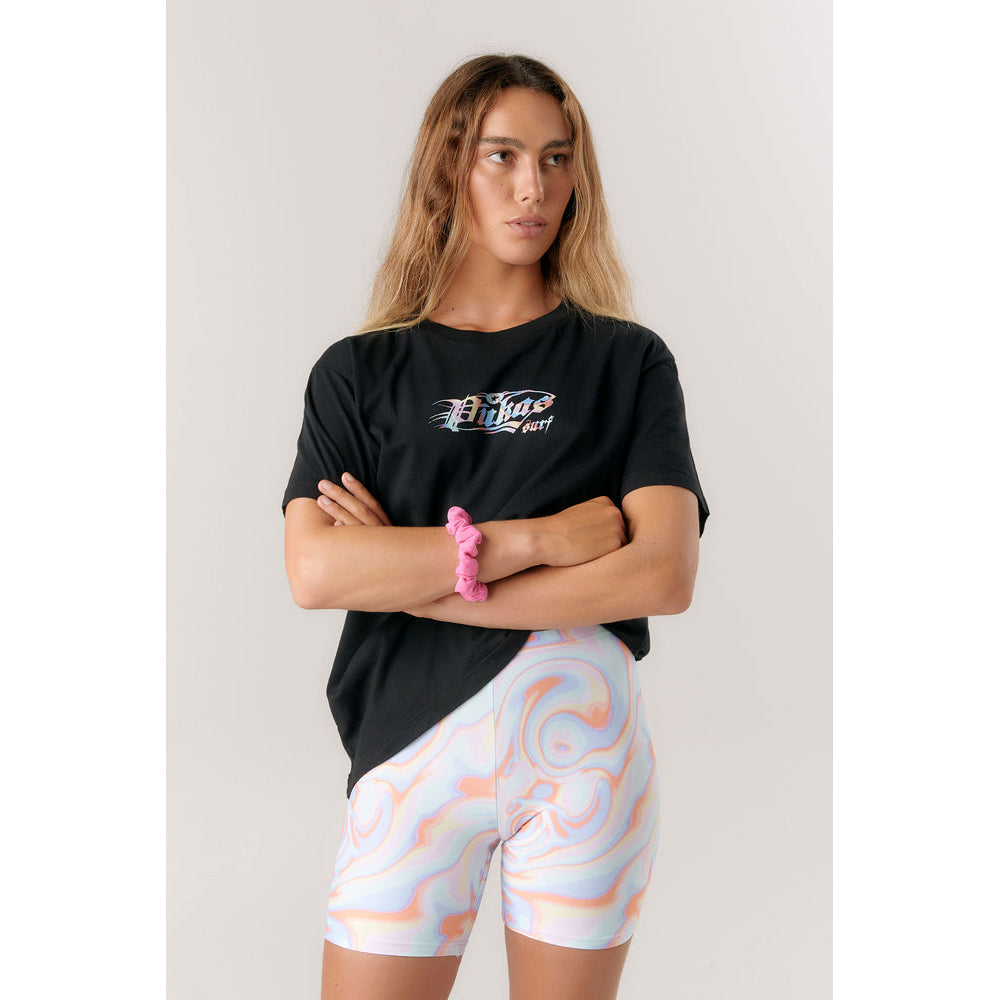 Camiseta PUKAS Resin Black negra mujer con estampado delantero artístico algodón cómoda estilo surf