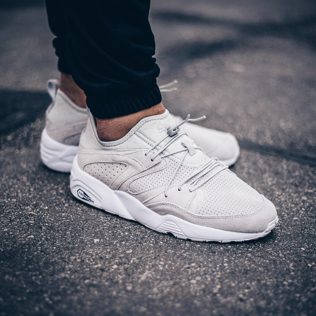Modelo con las Zapatillas puma blaze of glory soft glacier gray thesurftown tienda online para comprar zapatillas y moda