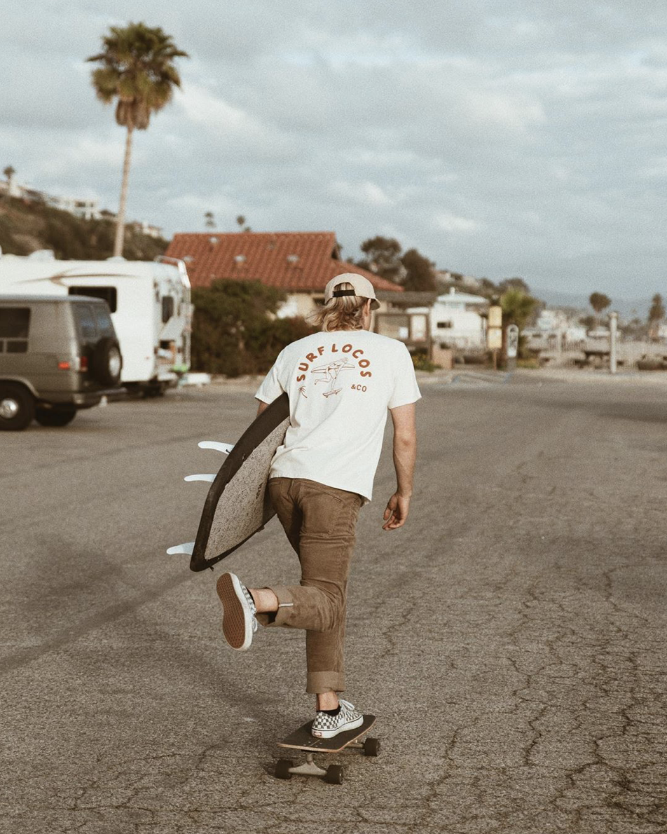Armario surf completo verano 2026 con ropa surfwear y estilo California