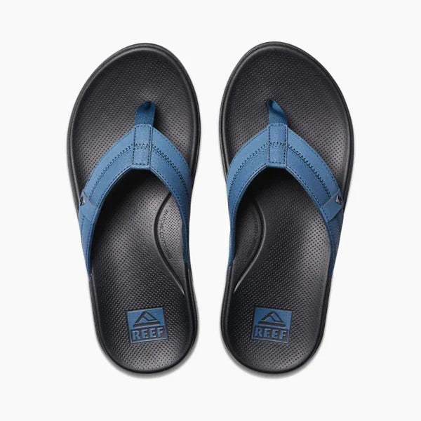 Chanclas REEF representando el auténtico beach lifestyle surfero