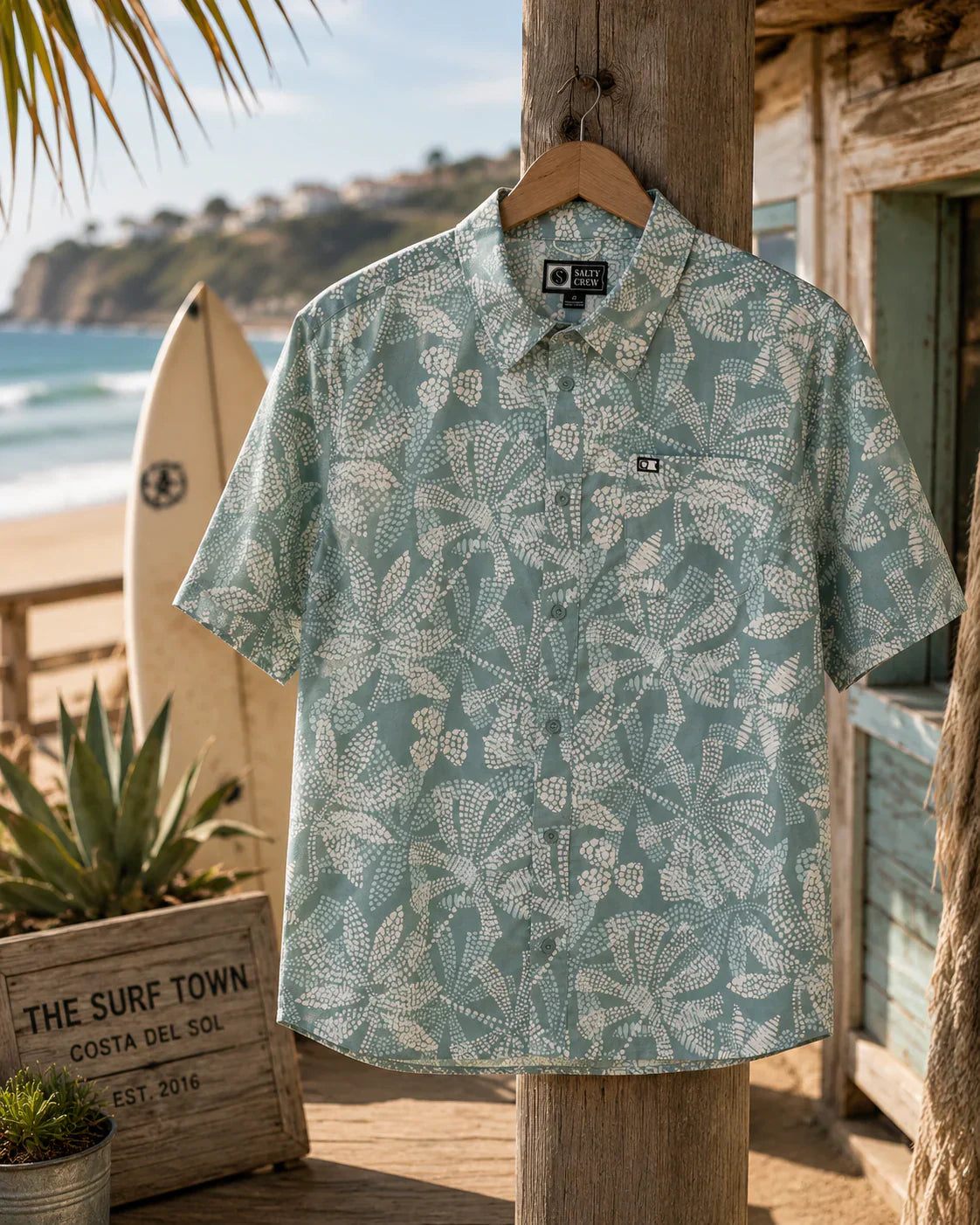 Moda surf hombre 2026 con tendencias surfwear, camisetas, bañadores y estilo surfero en España