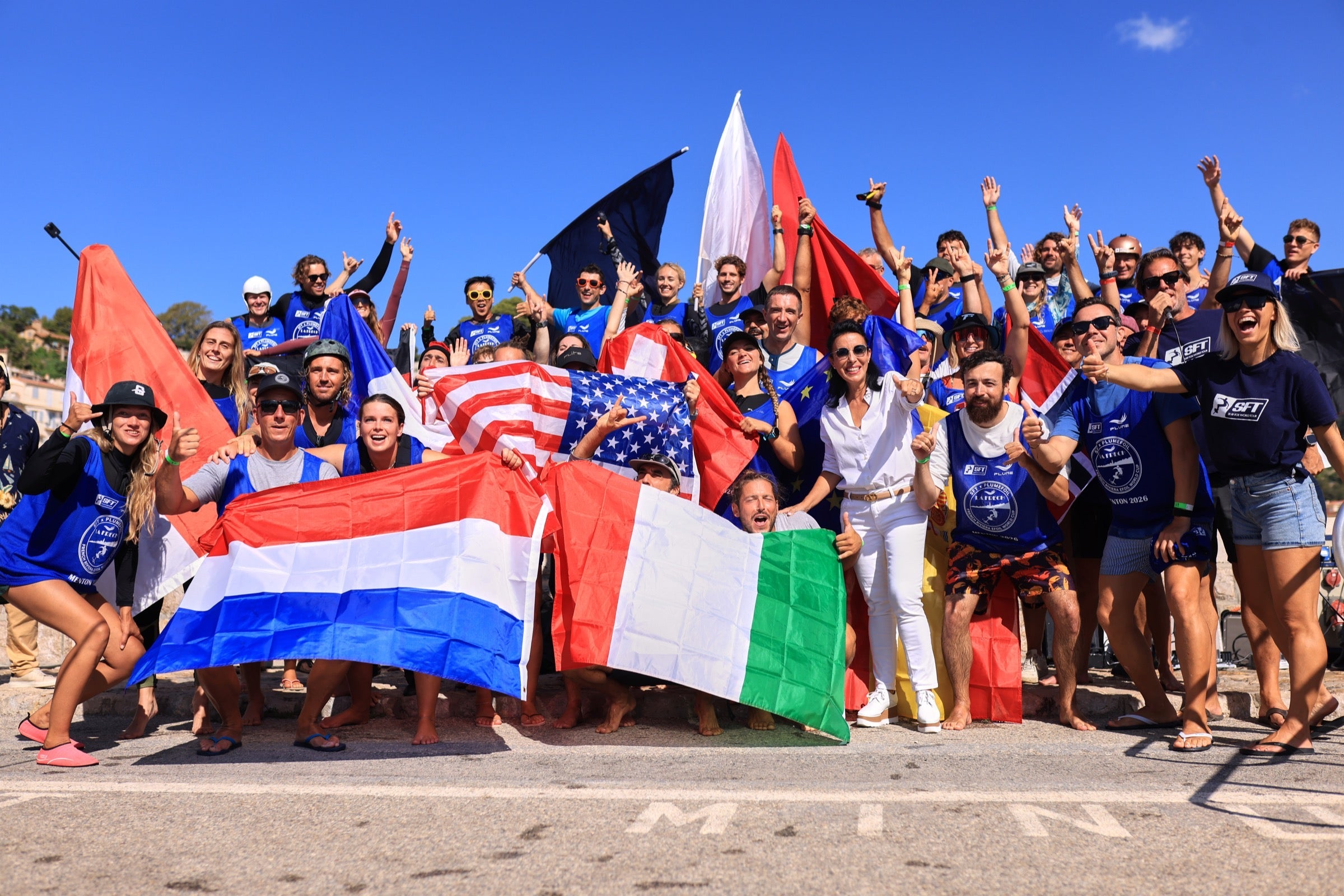 Participantes de la final del Surf Foil World Tour 2026 en Menton, donde Manel Arpa se proclamó campeón mundial de e-foil
