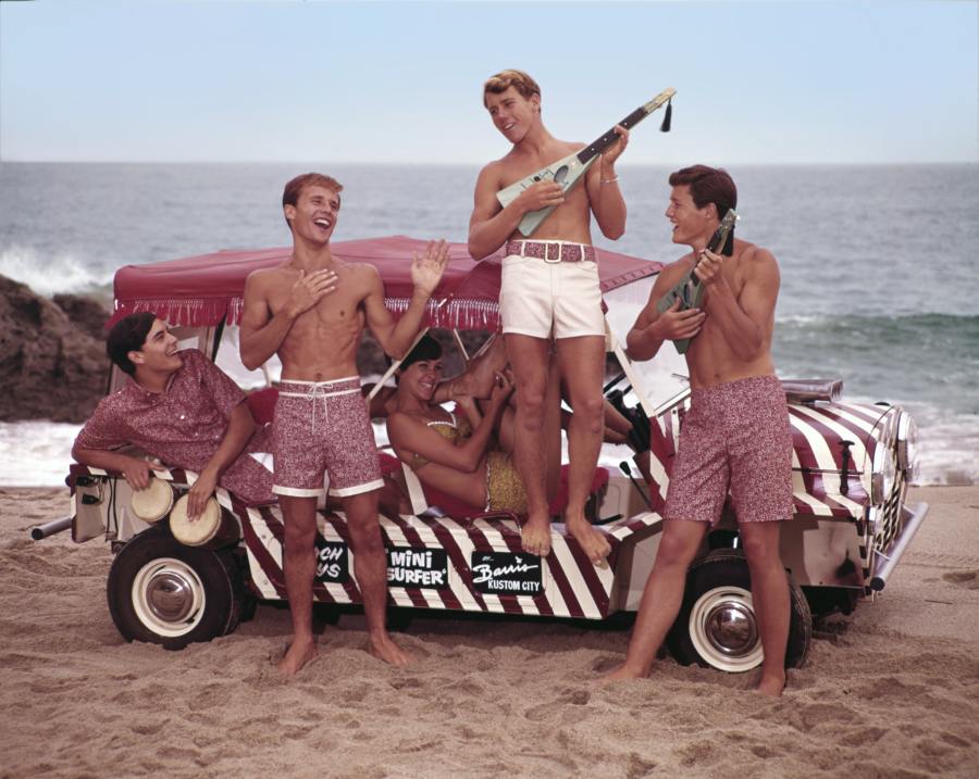 outfit surf hombre verano 2026 ropa playa estilo quiksilver billabong rvca