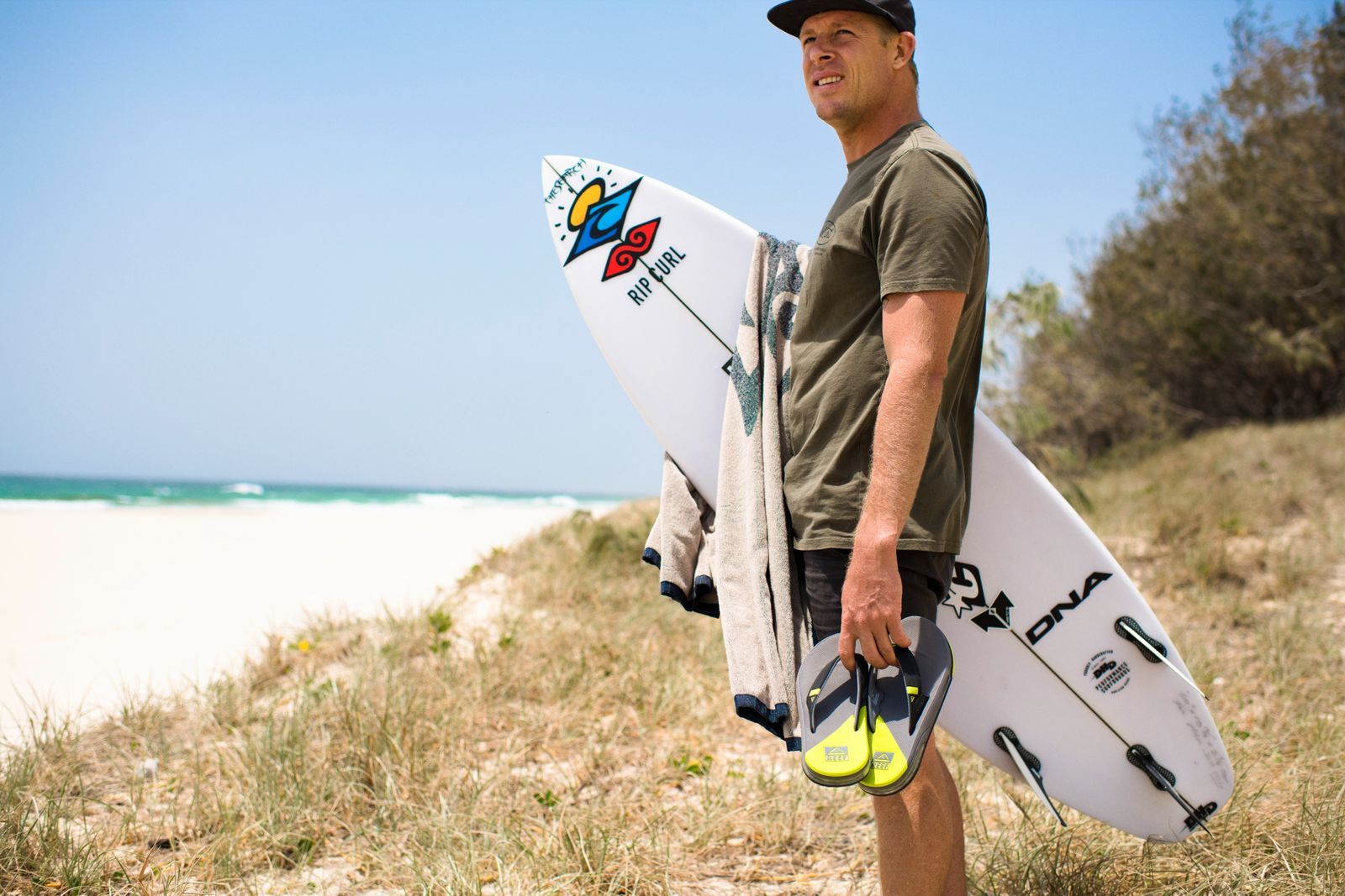Outfits vacaciones playa verano 2026 con estilo surfwear y beachwear premium