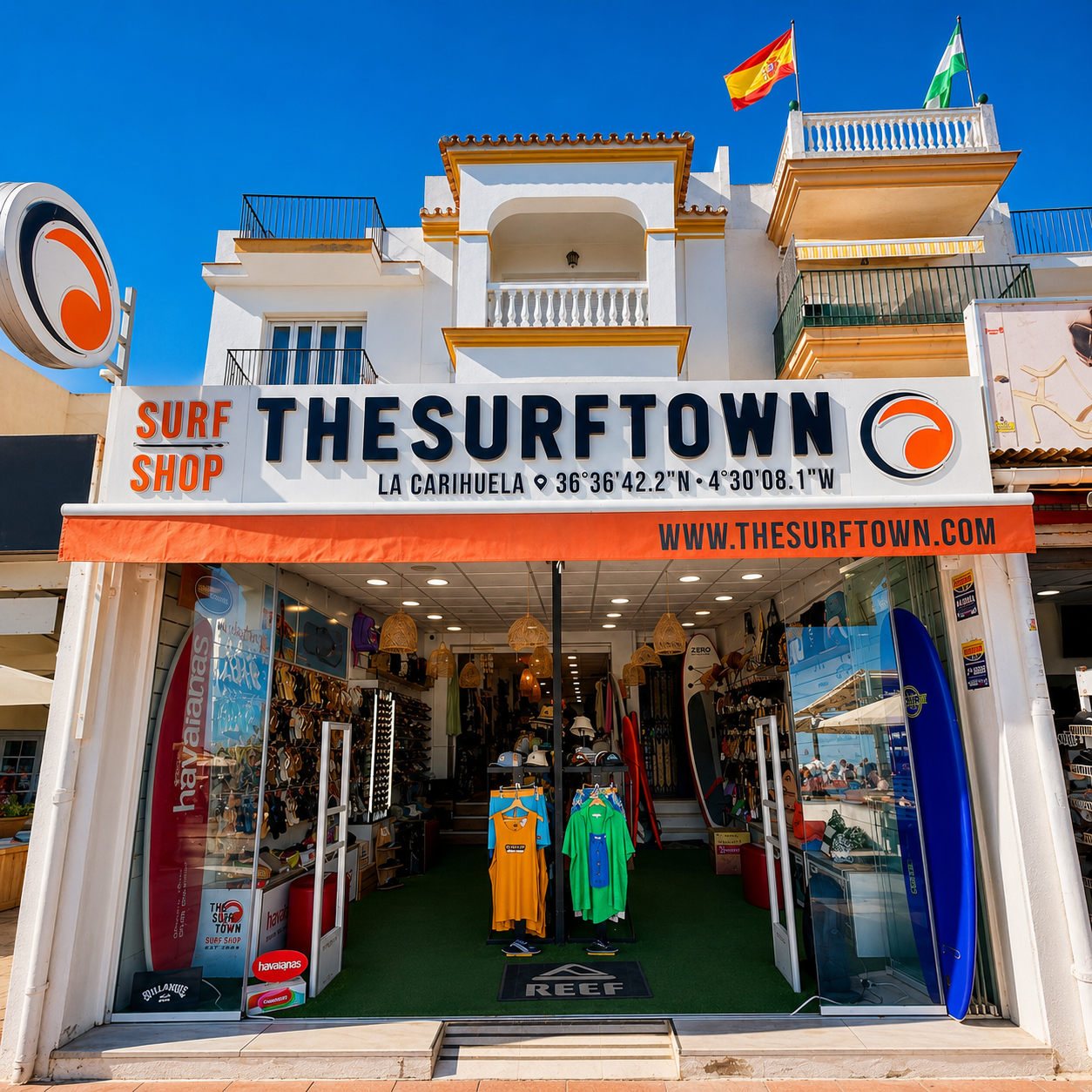 tienda de surf en el paseo maritimo de la carihuela torremolinos con las marcas mas famosas de surf, quiksilver, billabong, rvca,rip curl, reef, havaianas, ipanema, salty crew, hurley, vissla...