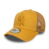 Gorra New Era NY League Essential Trucker Mostaza