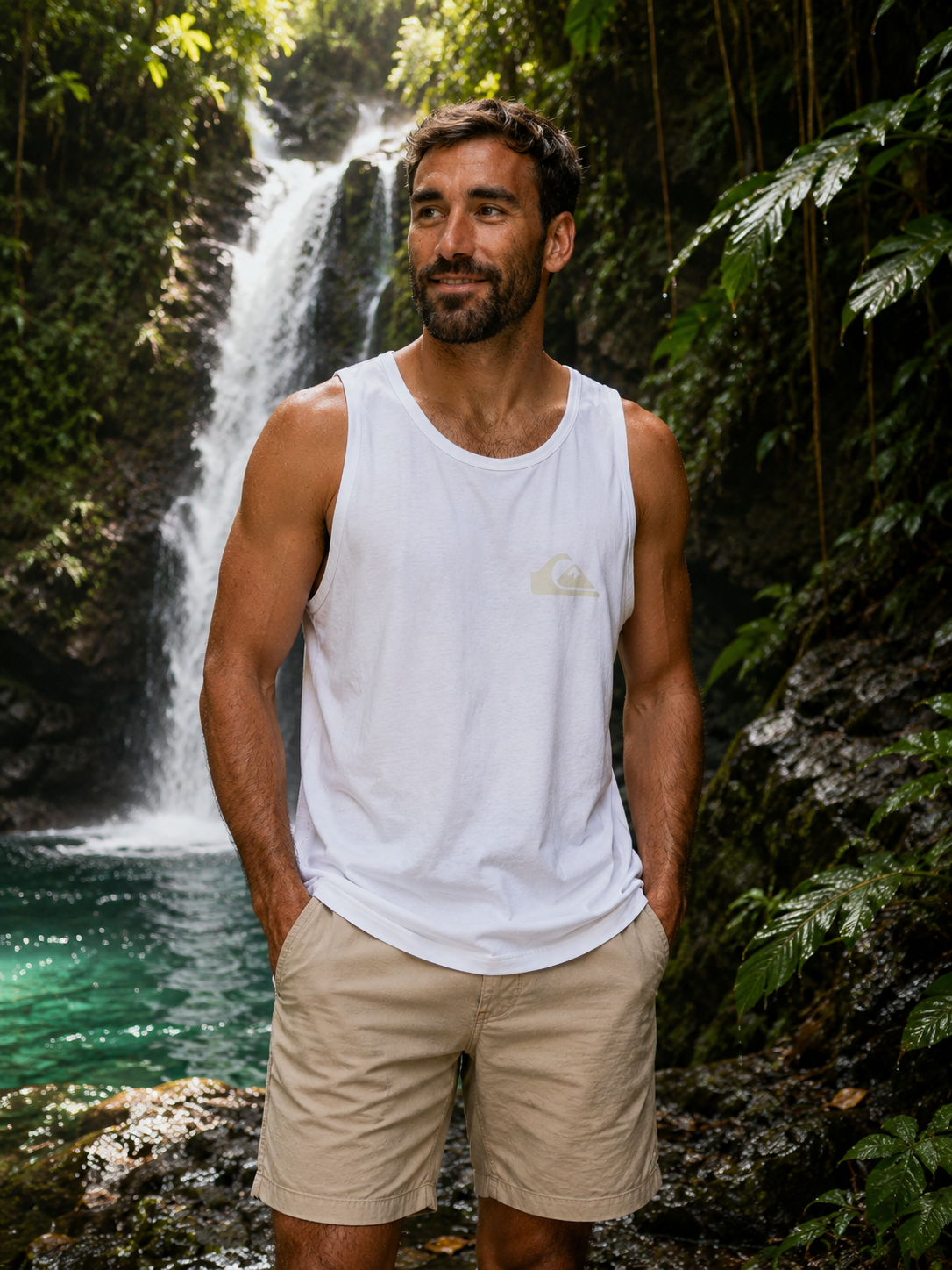Camiseta tirantes Quiksilver blanca hombre en cascada tropical surf adventure premium