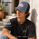 Gorra Billabong Walled Trucker Midnight Blue con panel trasero de rejilla y parche frontal bordado