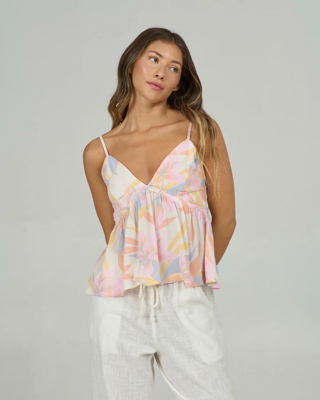 Top SALTY CREW Bloomed Off White blanco roto con estampado multicolor estilo surf verano mujer