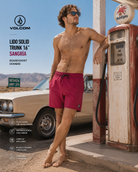 Bañador Volcom Lido Solid Trunk 16 Sangría para hombre en escena roadtrip desierto Nevada lifestyle premium