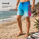 Bañador Hurley Phantom-Eco Nascar azul en fotografía editorial propia de THE SURF TOWN con estilo surf performance y beach lifestyle premium