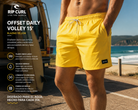 Bañador Rip Curl Offset Daily Volley 15 Blazing Yellow hombre en escena surf cinema aesthetic con boardshort amarillo premium