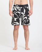 Bañador surf hombre Volcom Contact Scallop Stoney 19 Off White boardshort Volcom estampado tropical blanco y negro