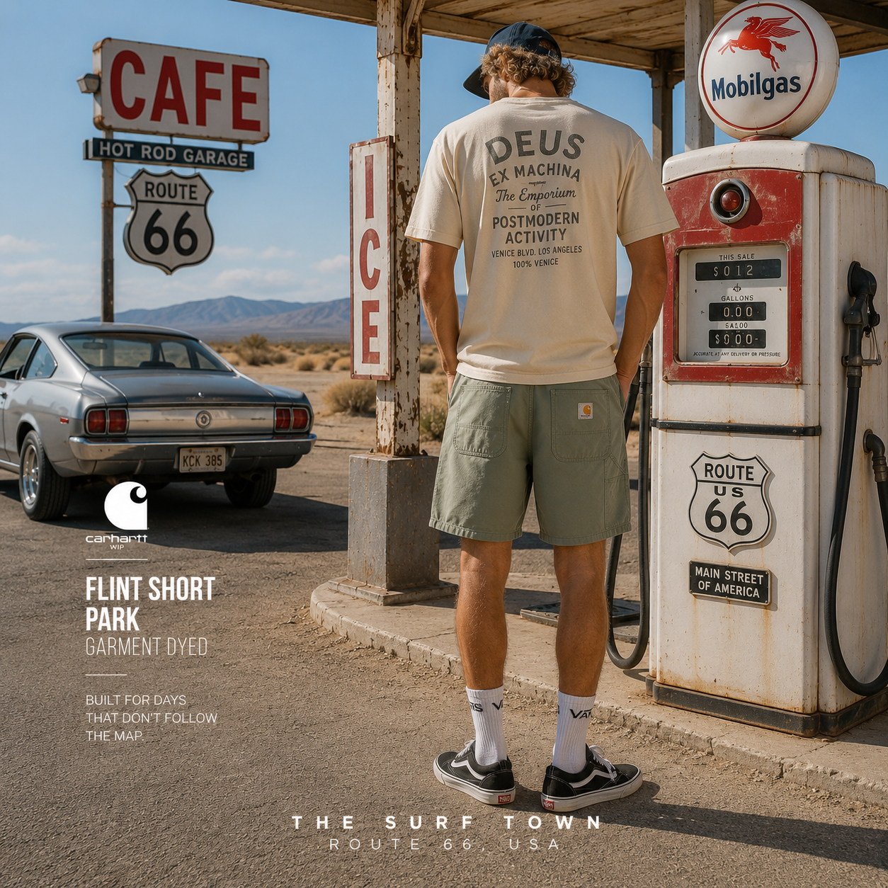 Fotografía propia de THE SURF TOWN de las bermudas Carhartt WIP Flint Short Park Garment Dyed para hombre en una gasolinera vintage de Route 66 con estética roadtrip americana y ambiente lifestyle