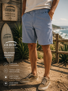 Bermudas Oxbow Resort Indigo azul hombre en escenario coastal premium con estética editorial surf cinematográfica