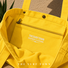Bolsillo interior con cremallera del Bolso de Playa The Surf Town Tote Beach Bag Sunflower de algodón amarillo girasol con gran capacidad y diseño exclusivo para playa y verano
