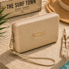 Bolsito Havaianas Mini Bag Plus Glitter gold en escenario beach lifestyle mediterráneo premium