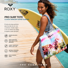 Bolso de Playa Roxy Pro Surf Tote Cloud Dancer Super Surfer en fotografía editorial propia de THE SURF TOWN con estilo beach lifestyle tropical y luz solar intensa