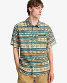 Camisa Billabong Surftrek Perf Desert Print hombre microperforada transpirable estilo surf