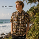 Camisa Billabong Tiki Reef Hemp en fotografía editorial propia de THE SURF TOWN junto a olas y vegetación tropical en surf trip premium