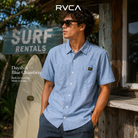 Camisa RVCA Dayshift Blue Chambray para hombre en color azul claro con estilo surf casual y tejido ligero