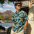 Camisa RVCA Exotica Duck Blue para hombre con estampado tropical inspirada en Hawái y estilo surf lifestyle