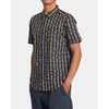 Camisa RVCA Vacationist Black hombre camisa estampada surf RVCA manga corta.