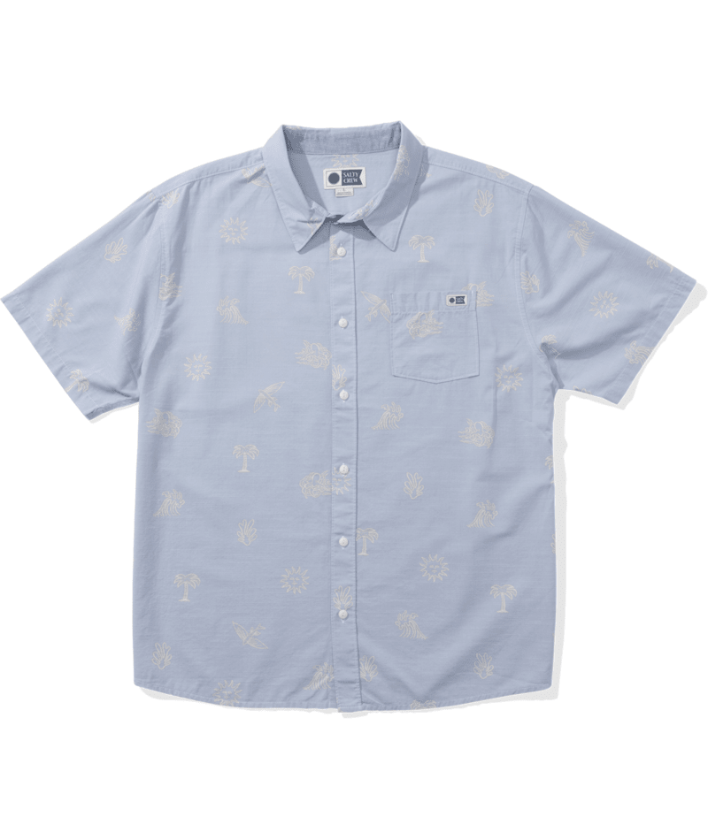 Camisa Salty Crew Good Vibes SS Woven Blue Fog para hombre con manga corta, estampado costero y estilo surf veraniego