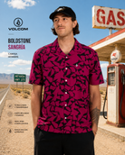 Camisa Volcom Boldstone Sangría para hombre en escena roadtrip desierto Nevada lifestyle premium