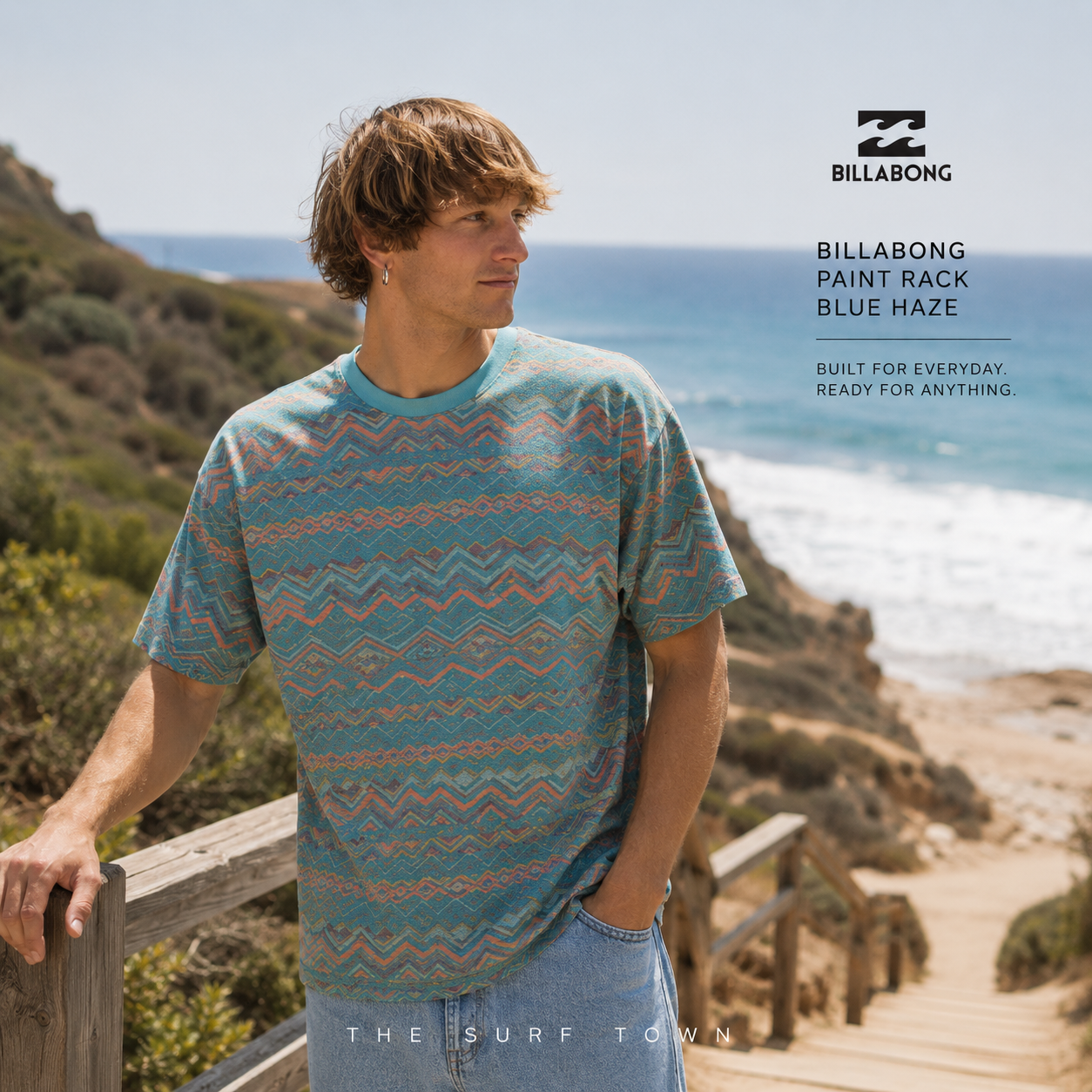 Camiseta Billabong Paint Rack Blue Haze en fotografía editorial propia de THE SURF TOWN sobre costa mediterránea con vistas al océano y auténtico surf lifestyle premium